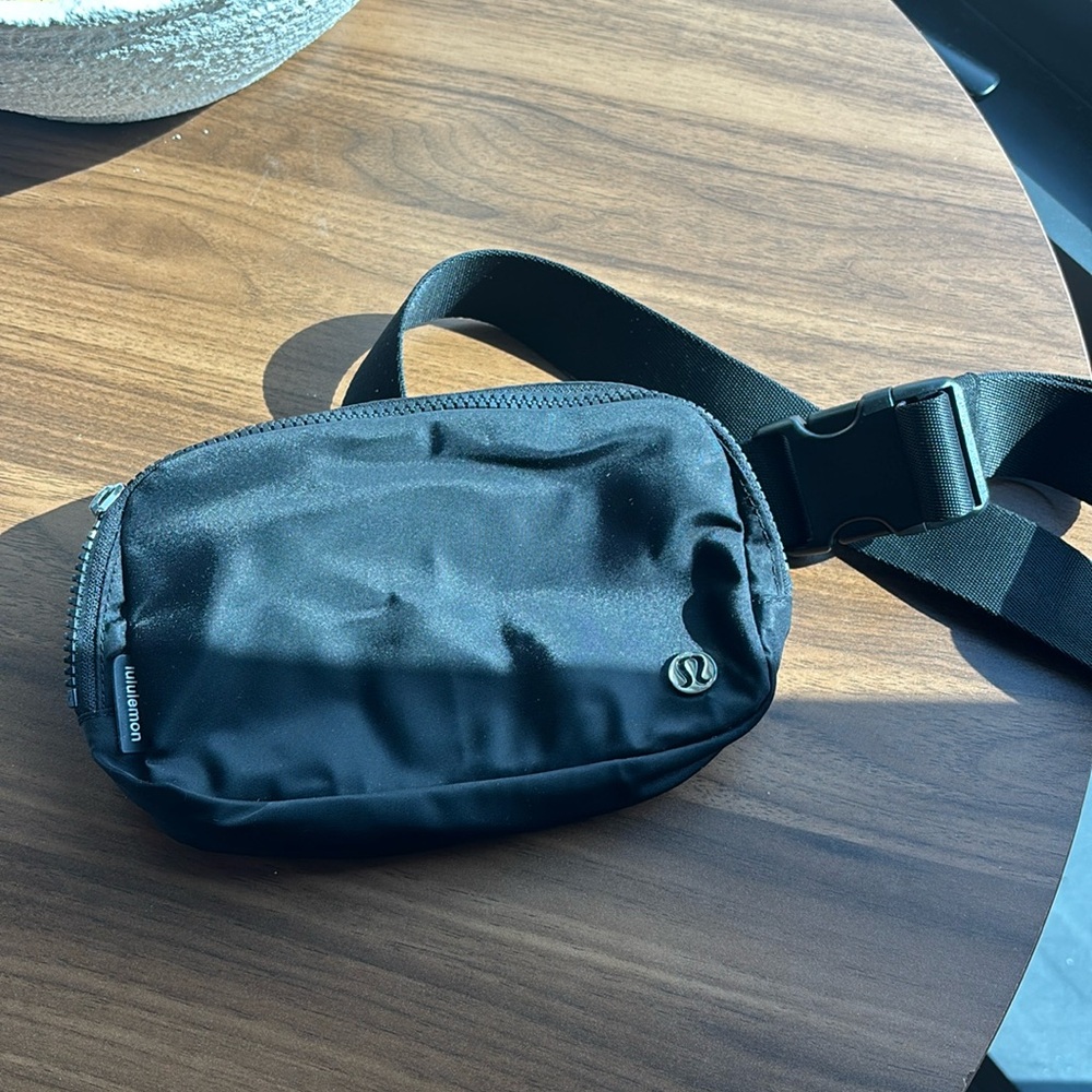 Lululemon Belt Bag / Fanny pack - black